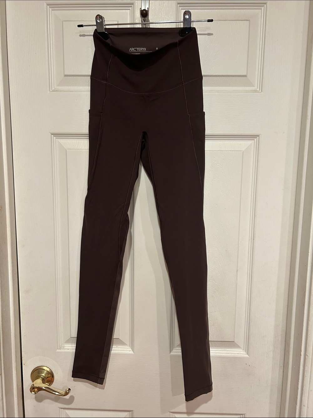 Arc'teryx Women's High-Rise Leggings in Deep Brown